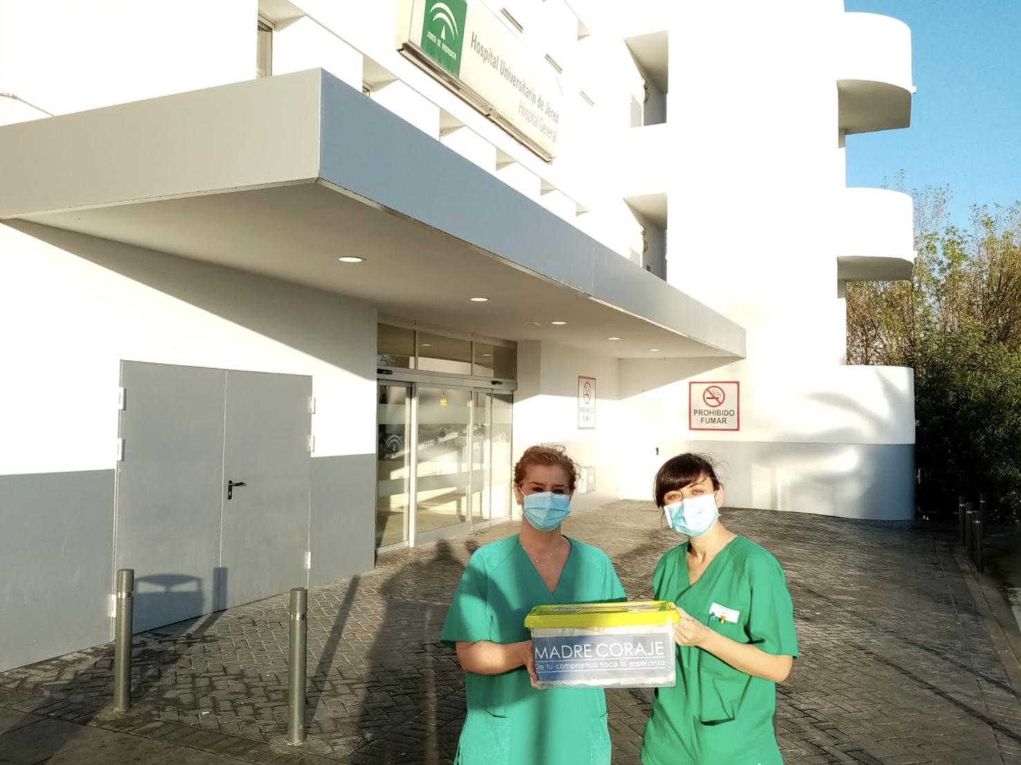 Madre Coraje entrega equipos de protección a profesionales sanitarios del Hospital de Jerez