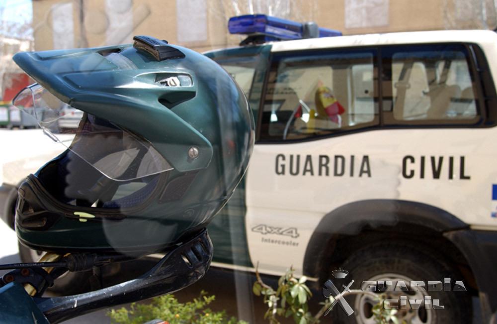 Guardia Civil y Policía Local de Jerez asisten a una reunión en La Barca para abordar la denuncia sobre los robos en la pedanía