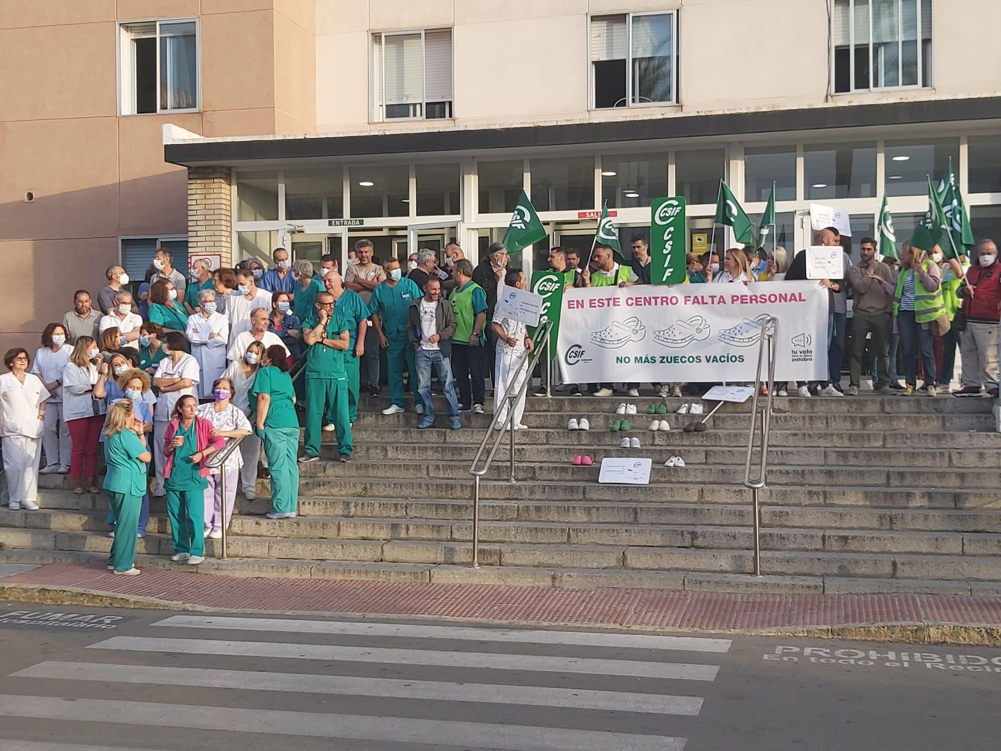CSIF inicia en Jerez la campaña 'No más zuecos vacíos' reclamando más contrataciones en los centros sanitarios