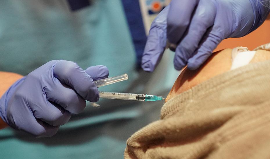 Finaliza la campaña de vacunación contra la gripe en Andalucía con récord de dosis administradas
