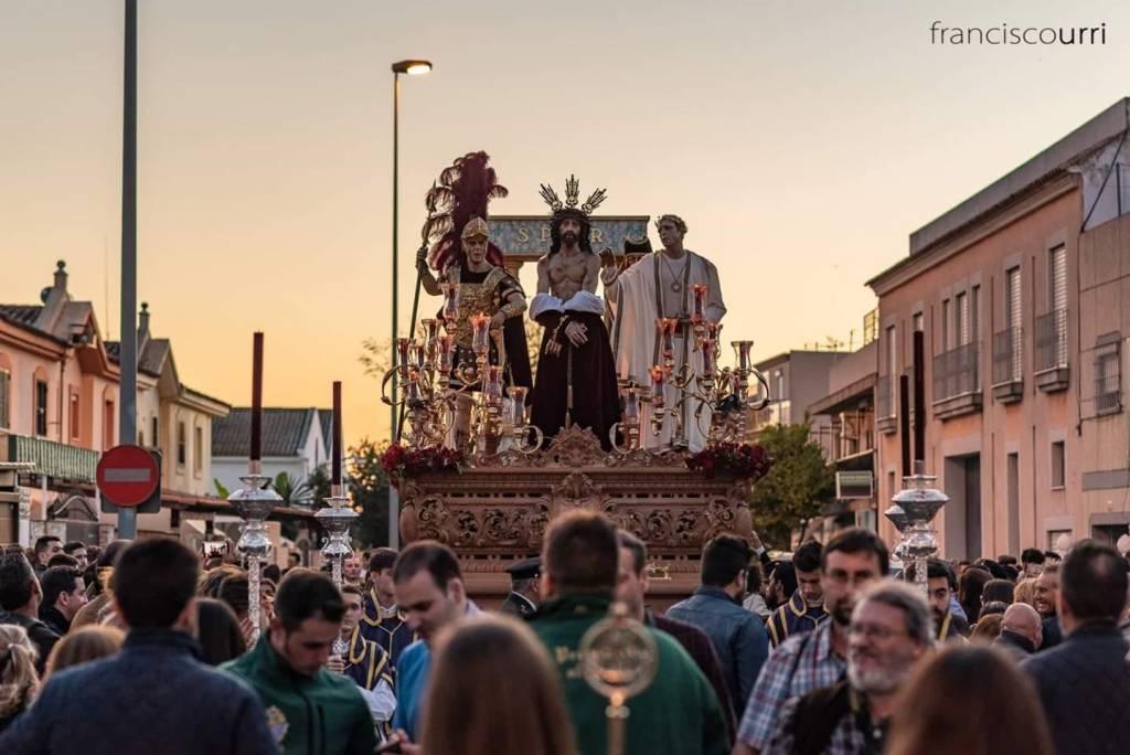 A las cuatro y media, salida del Señor de la Humildad, de Barbadillo