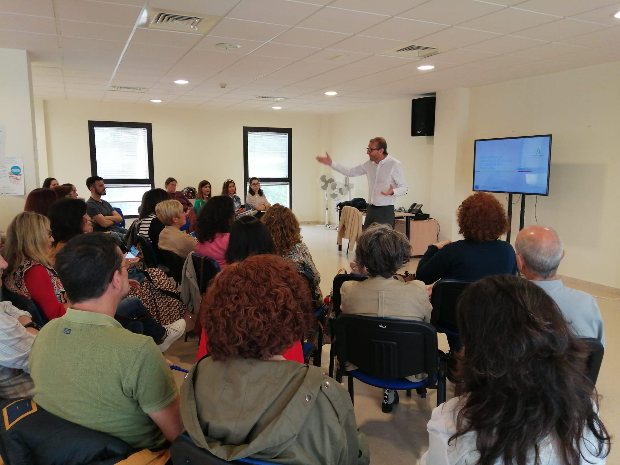 Técnicos de Salud imparten dos sesiones formativas sobre prevención del suicidio desde el ámbito local a personal municipal de Jerez