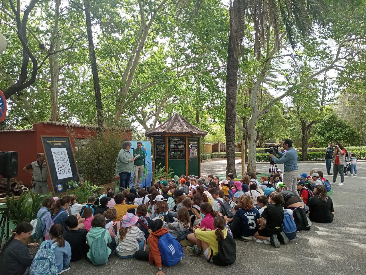 El Zoo de Jerez cuenta ya con un insectario apadrinado por el maestro chocero Antonio Gandano