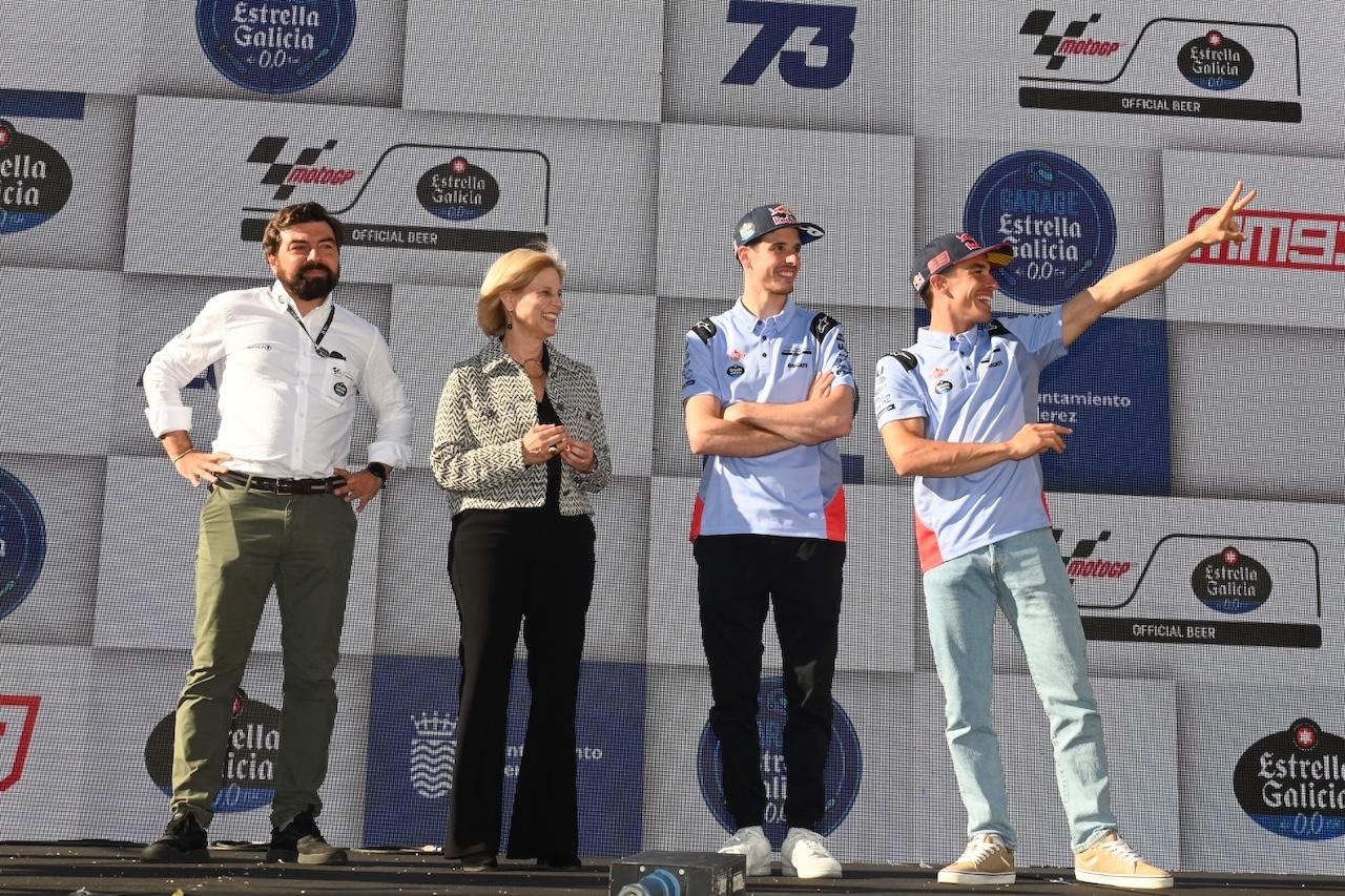 Inaugurado en Jerez el 'Garage Motor' Estrella Galicia 0,0 con la presencia de los pilotos Marc y Álex Márquez