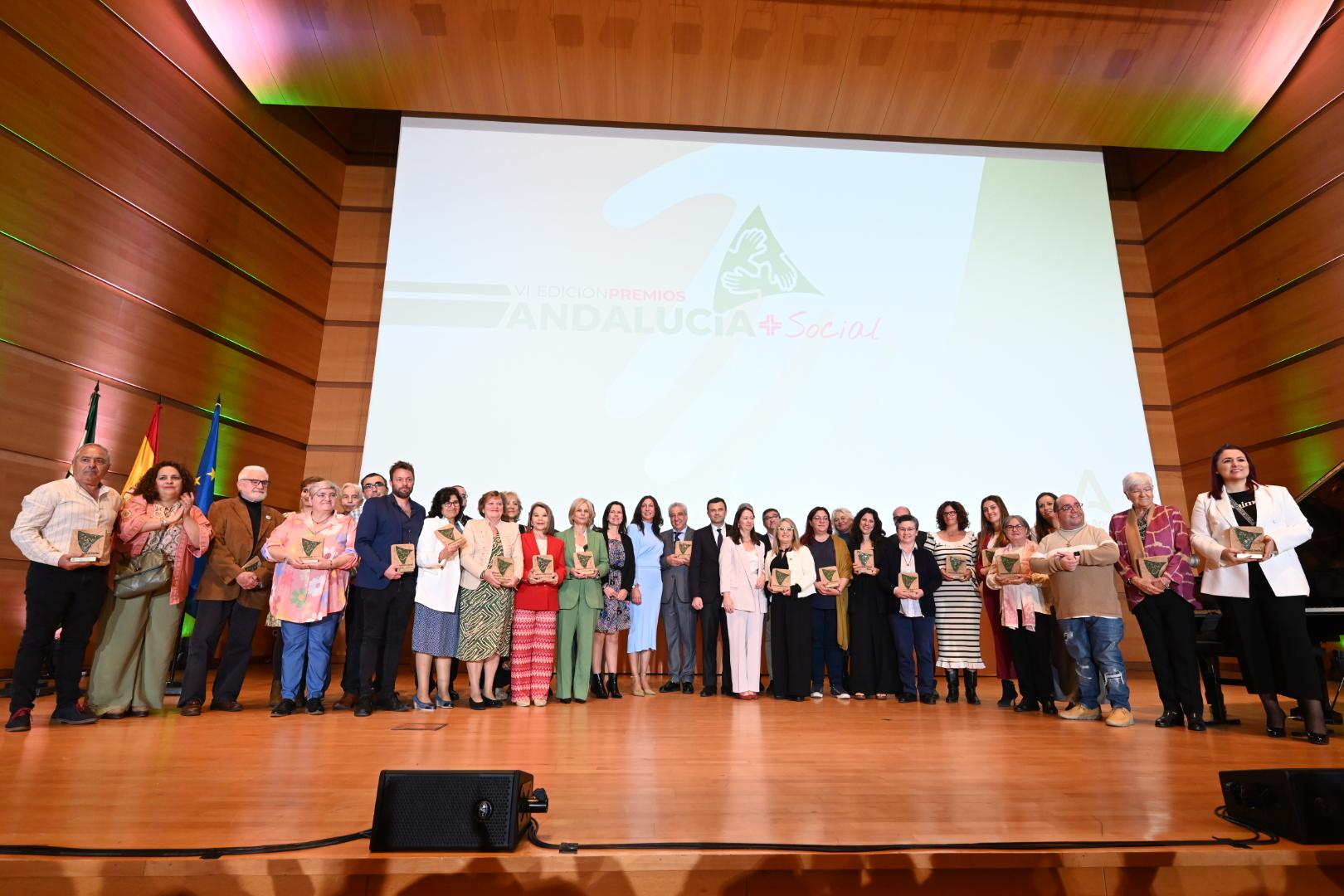 García-Pelayo reivindica la constante mejora de la atención a las personas tras recoger el Premio Andalucía + Social