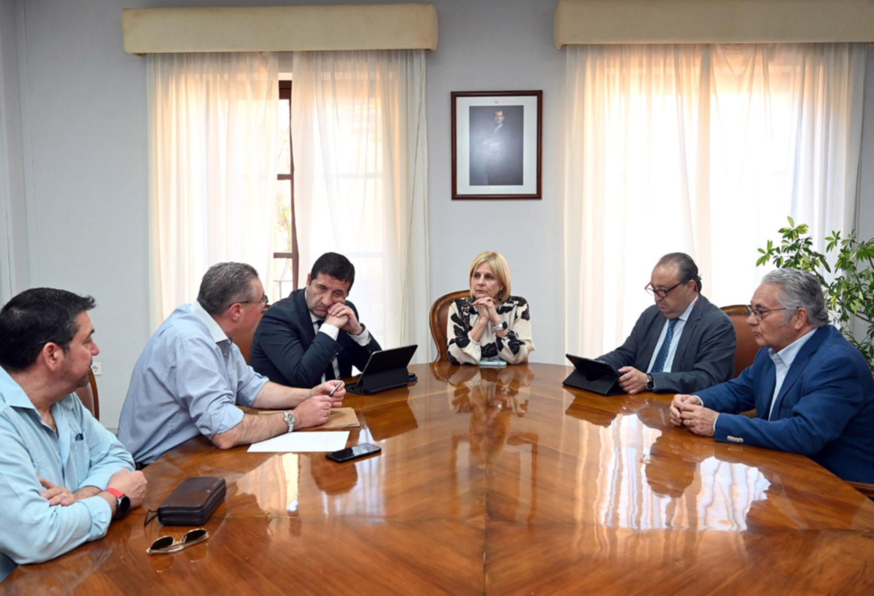Reunión entre la Orden de Caballería de Santa Bárbara y el Ayuntamiento de Jerez para estudiar colaboraciones culturales y educativas