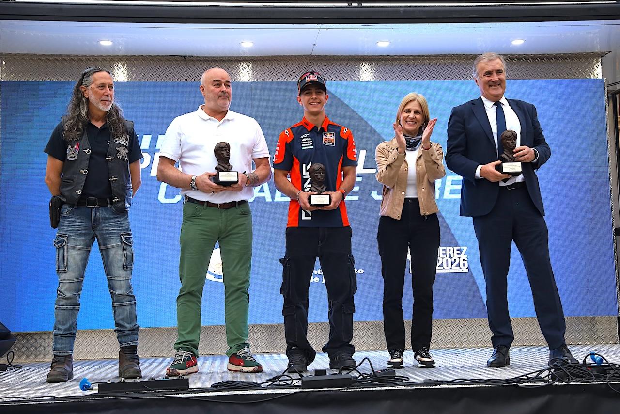 La Caravana Motera y la entrega de los Premios del Motor Ciudad de Jerez 2026 llenan el centro de Jerez de miles de aficionados y moteros