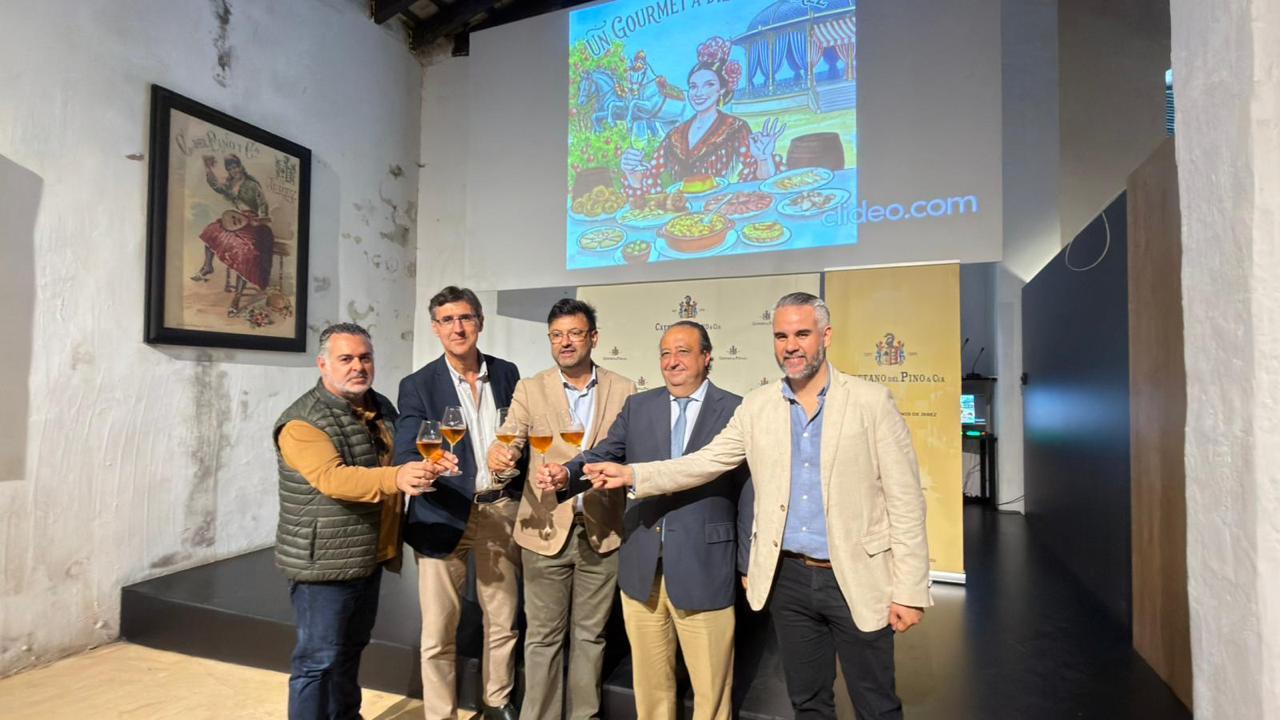 La canción 'Un Gourmet a Dieta en Jerez', himno de la Capital Española de la Gastronomía 2026, se viste de feria con Ezequiel Benítez como productor