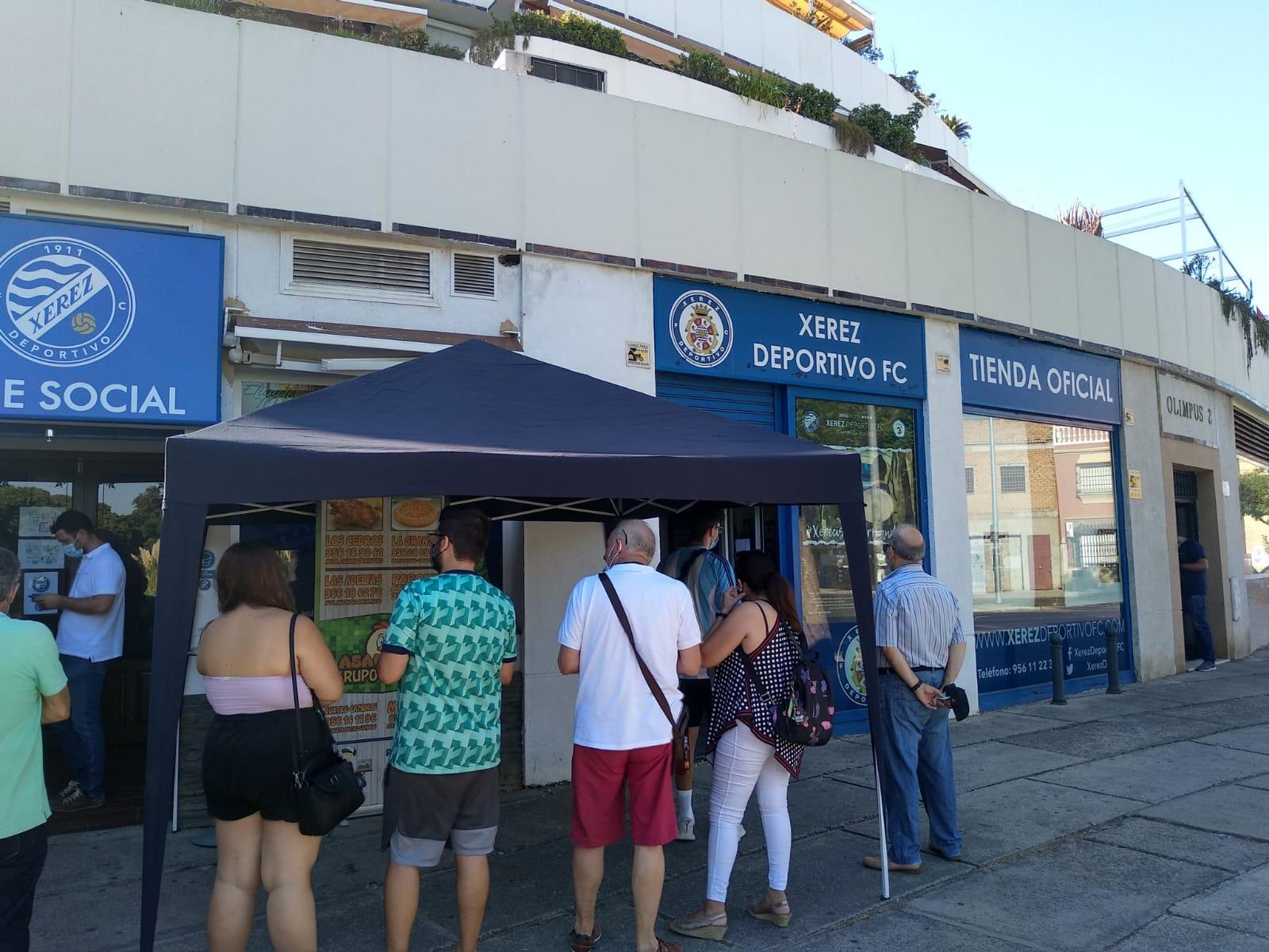 El Xerez DFC supera los 500 socios en dos días de venta física