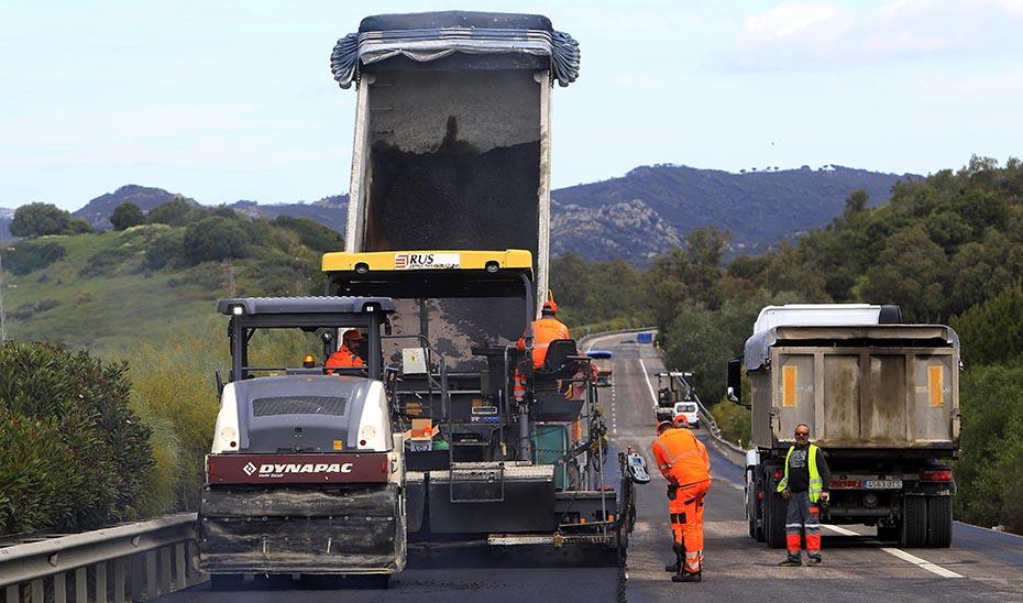La Consejería de Fomento destina 33,7 millones al mantenimiento de firmes en su red de carreteras