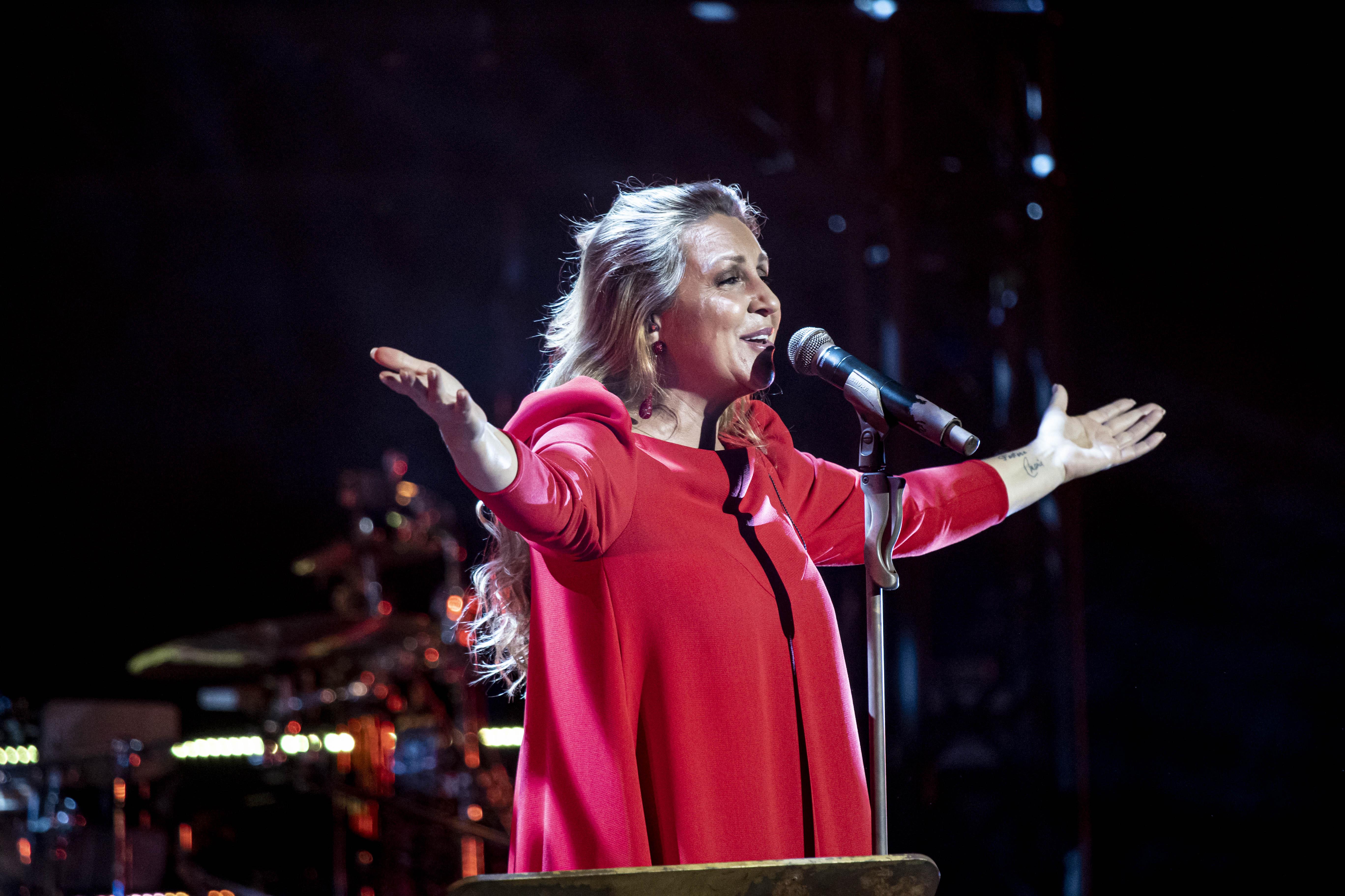 Niña Pastori se lleva el cariño de Pamplona, a pesar del sonido