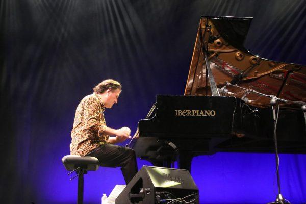 Dorantes derrochó identidad en una noche protagonizada por el piano