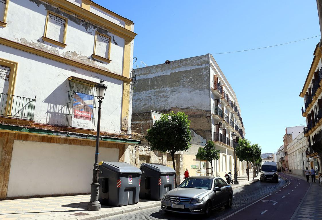 Reabre al tráfico la calle Ponce tras las obras de reforma de acerados y pavimentos