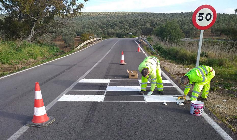 La Junta de Andalucía destina más de 30 millones a mejorar la señalización y el balizamiento de su red viaria