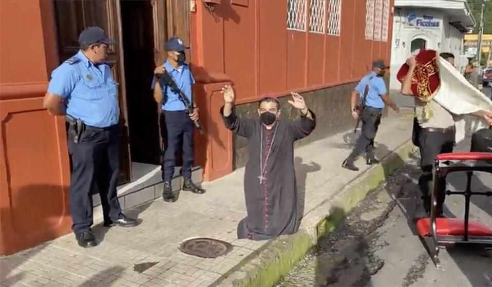 Nicaragua: Policía secuestra a obispo y sacerdotes