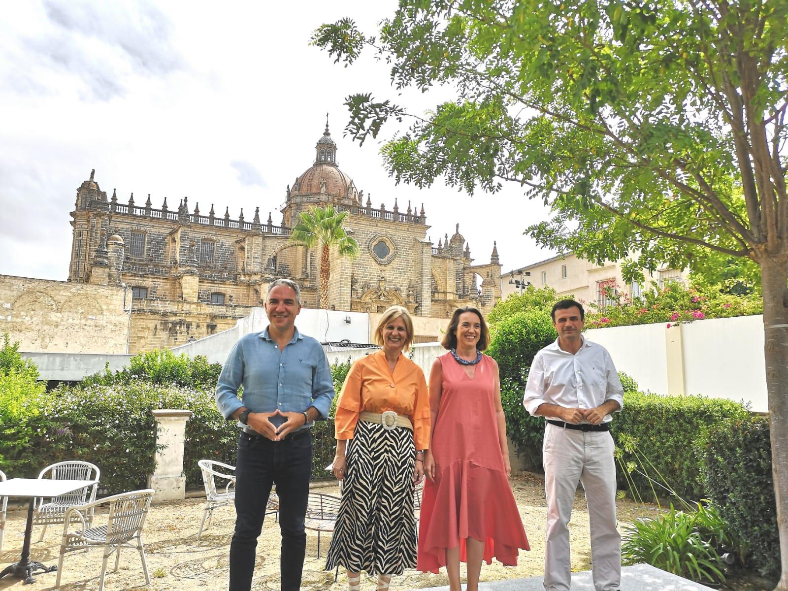 Gamarra (PP), en Jerez: "Estamos ante un divorcio de la sociedad con el Gobierno de Pedro Sánchez"