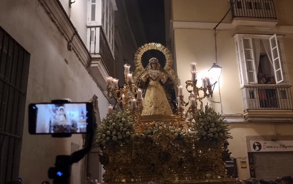 Elegantes vísperas en Cádiz