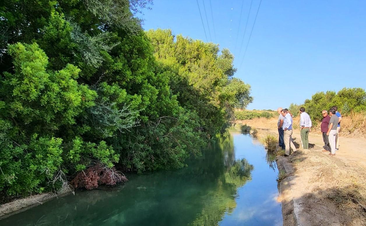 Un canal de riego de los años 50 pone en jaque a 2.400 hectáreas de cultivo en Jerez