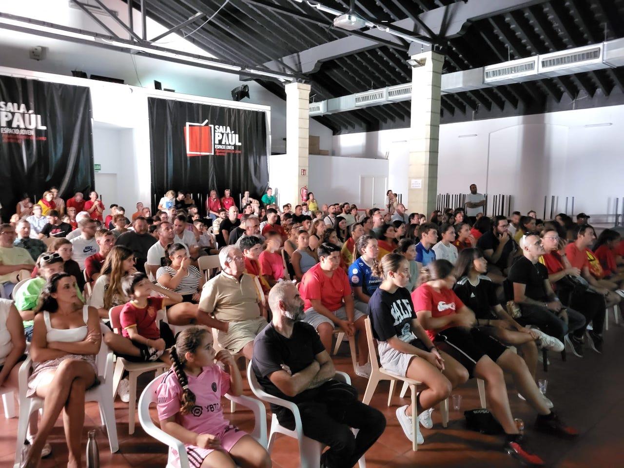 Lleno en la Sala Paúl de Jerez para ver a la Selección Española de Fútbol Femenino proclamarse campeona del mundo