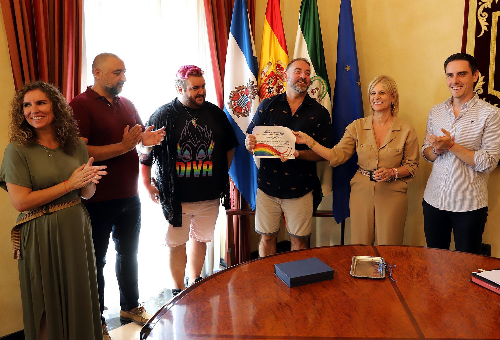 El Ayuntamiento de Jerez hace entrega del Premio Arcoíris a Gabriel J. Martín