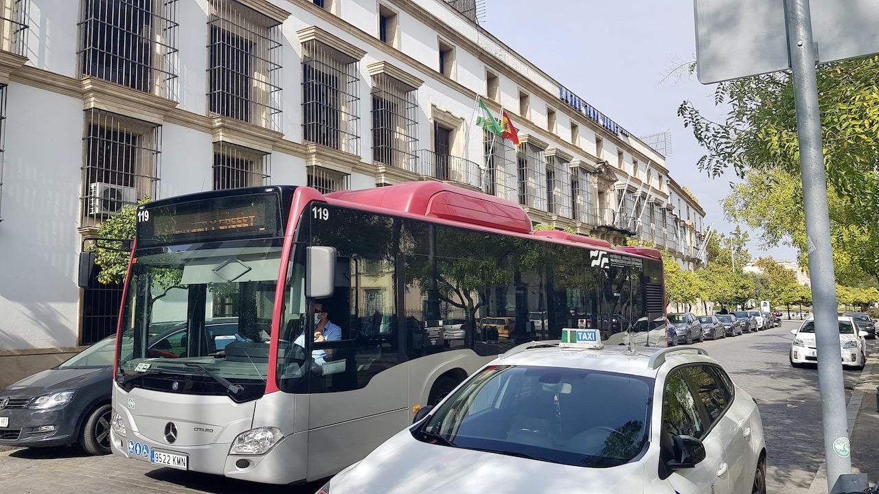 Retrasos en los autobuses urbanos de Jerez ante la imposibilidad de repostar gas natural
