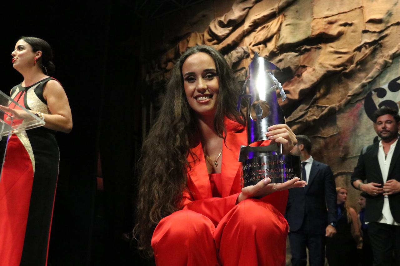  Rocío Luna conquista al público de La Unión y se alza con la Lámpara Minera