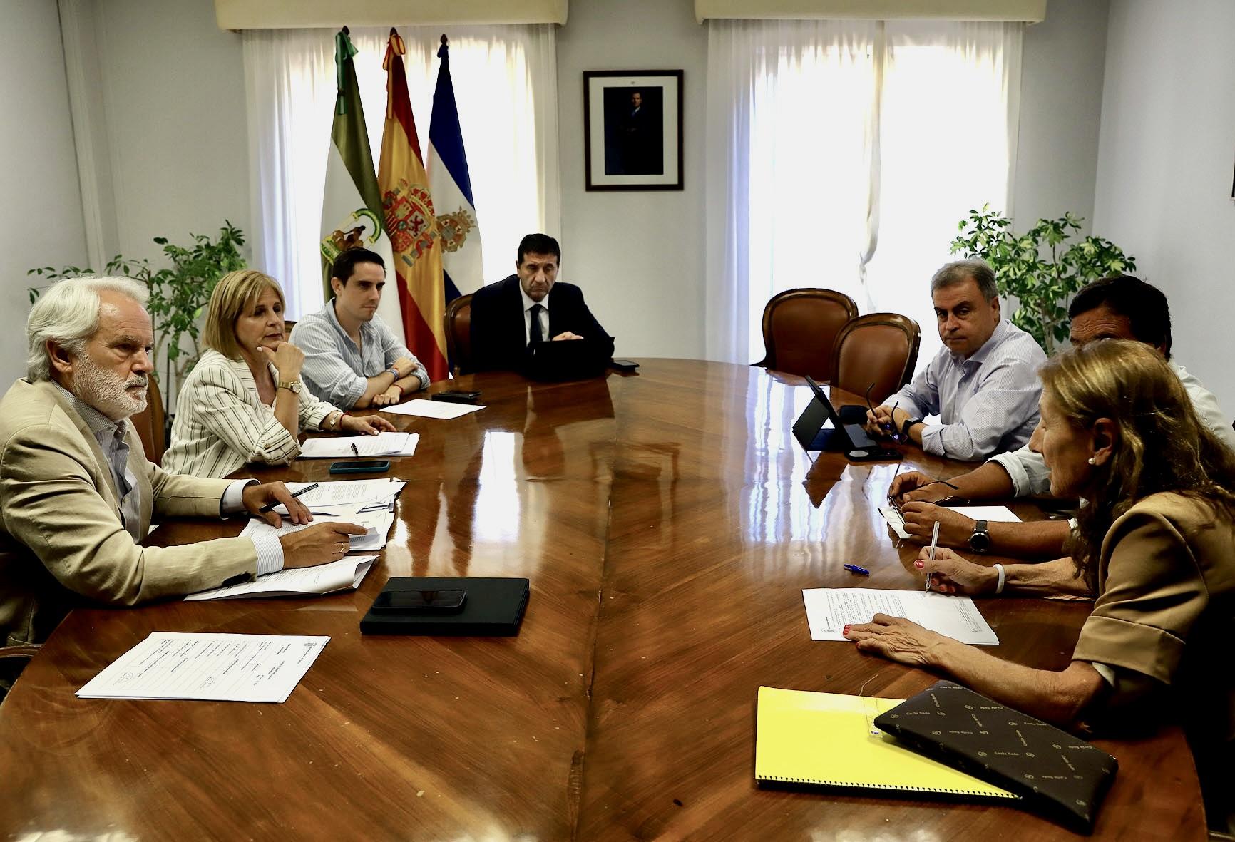 El Ayuntamiento de Jerez aprueba protocolos de colaboración con comerciantes, hostelería y servicios para dinamizar el tejido empresarial