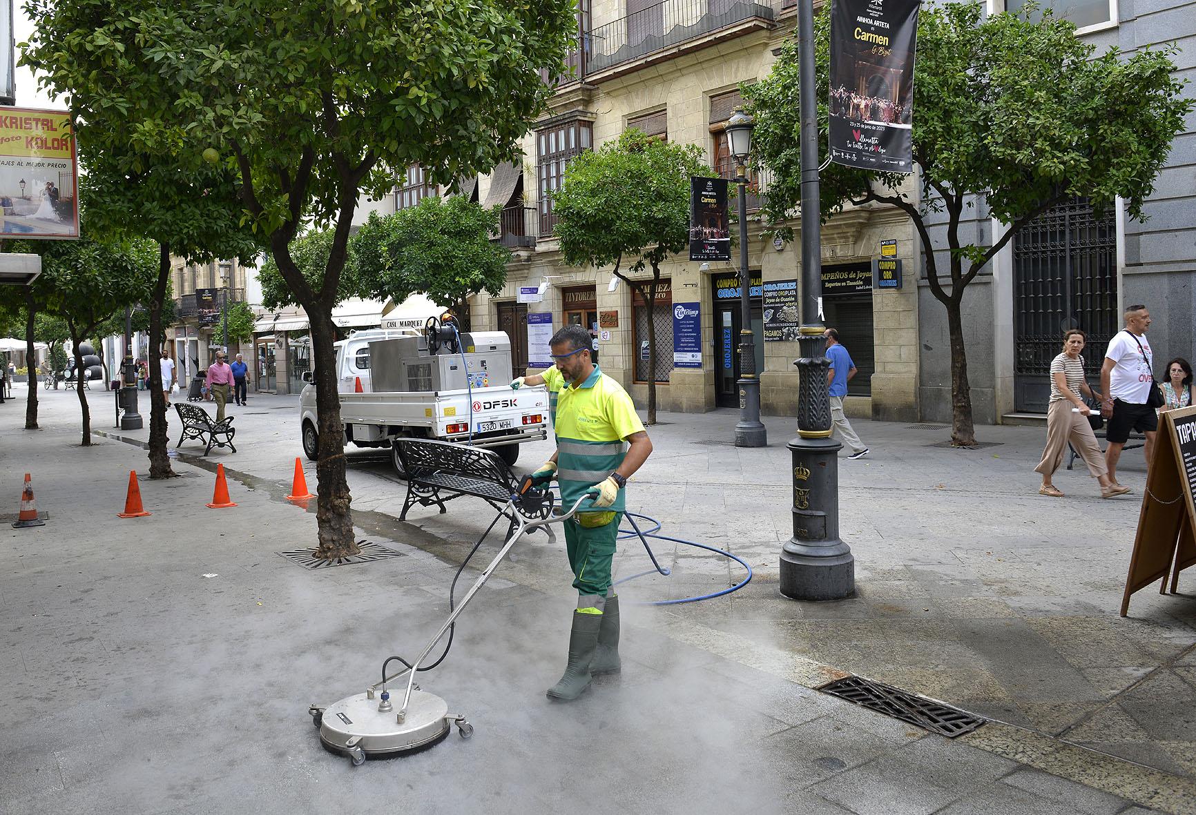 El Plan Especial de Limpieza del Gobierno de Jerez cumple dos meses