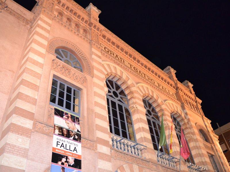 Los cantes de Ana Polanco y La Gineta clausuran el Festival Patrimonio Flamenco  desde el balcón del Teatro Falla de Cádiz