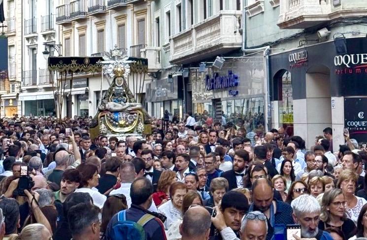 Granada: multitudinario traslado de la Virgen de las Angustias 