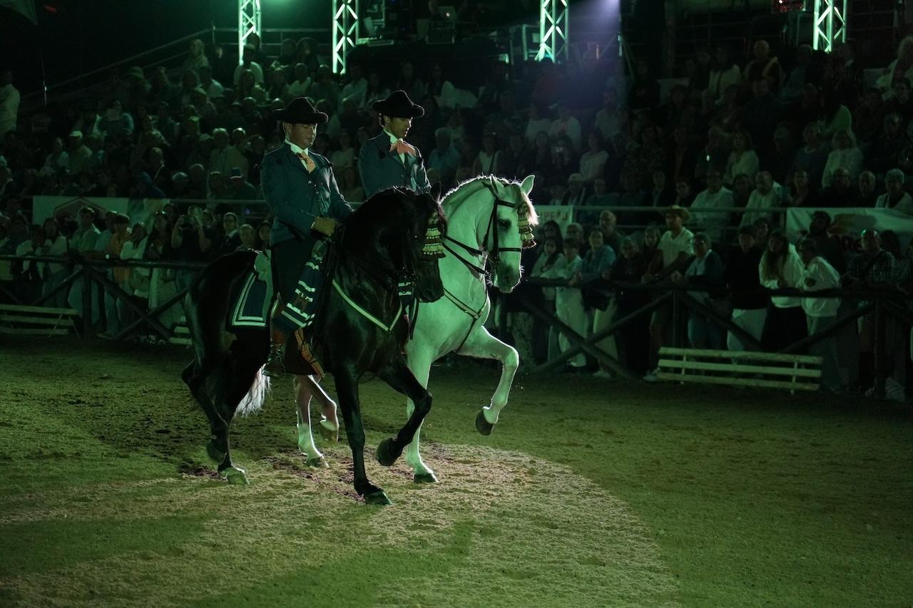La Yeguada Cartuja de Jerez y Coudelaria de Alter Real hacen historia con su espectáculo conjunto en Portugal
