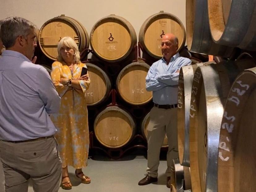 La delegada de la Junta en la provincia refrenda en Jerez la apuesta del Gobierno andaluz por el sector vitivinícola