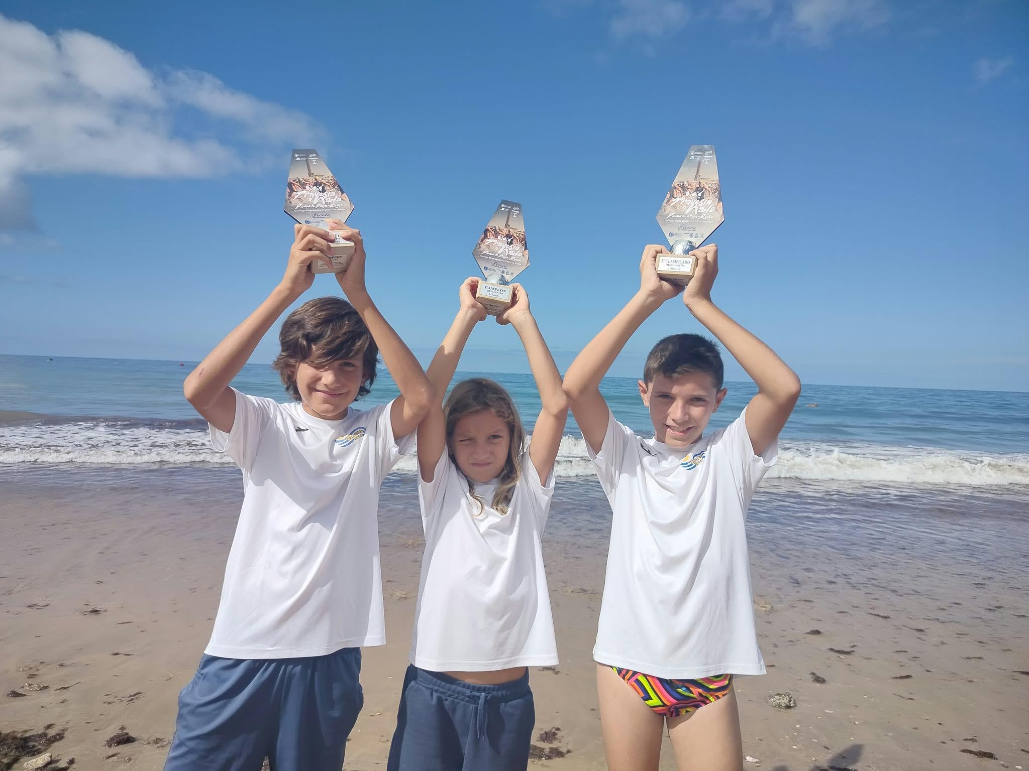 El CN Jerez conquista tres podios en la XX Travesía a Nado Picoco–Playa de Regla