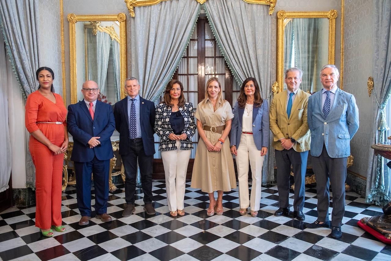 La nueva junta directiva de la Real Academia San Dionisio de Jerez es recibida en el Palacio de la Diputación