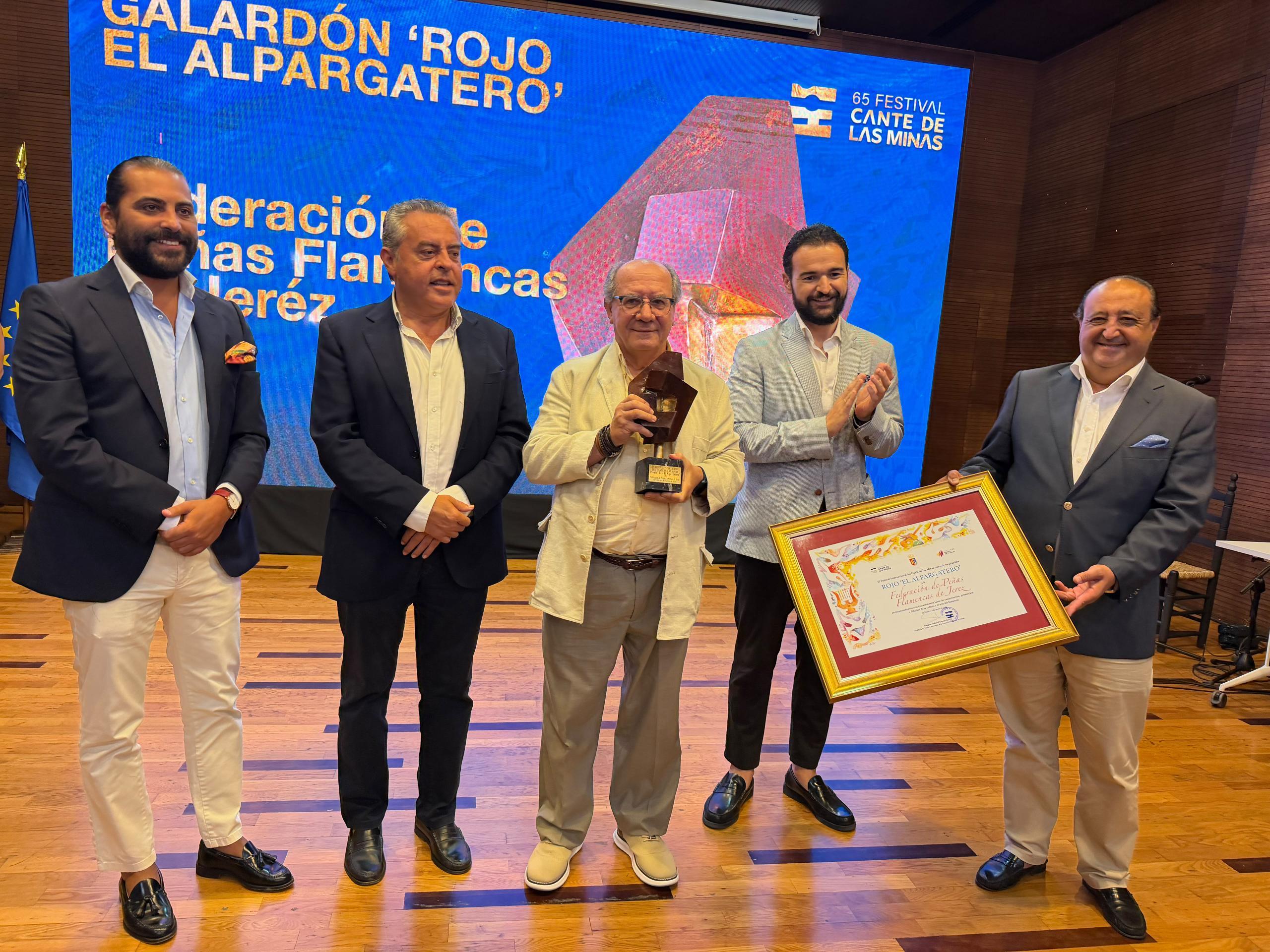 La Federación de Peñas Flamencas de Jerez es galardonada en el Festival del Cante de las Minas