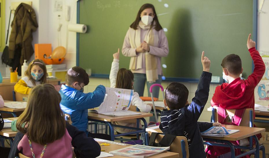 La Junta contratará a 400 docentes más durante tres cursos para la atención al alumnado vulnerable