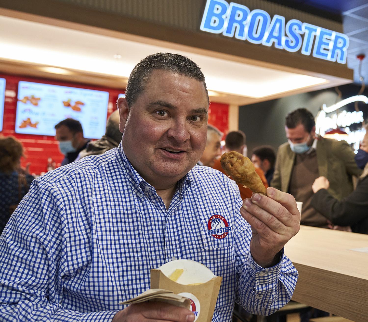 Jerez ya tiene el primer restaurante del pollo Broaster de toda España en Carrefour Sur