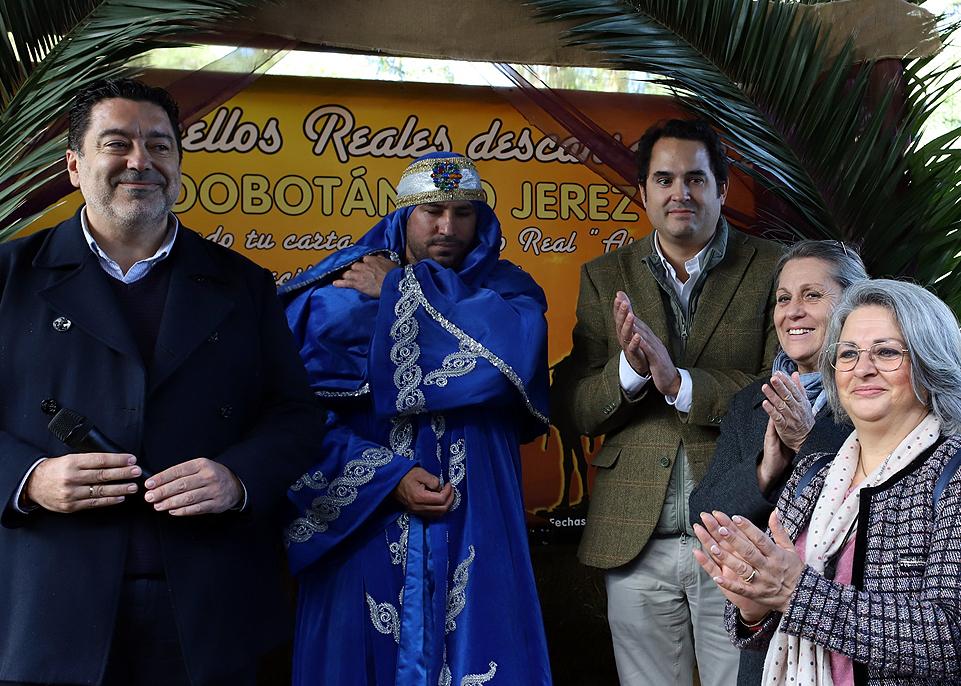 El Emisario Real Asad recibe a los representantes de los Reyes Magos en el Zoobotánico de Jerez