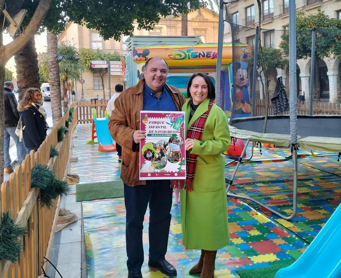 La Plaza del Arenal de Jerez cuenta hasta este 30 de diciembre con un parque de ocio infantil