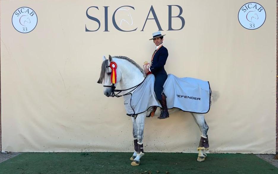 Ignacio Bonmatí, a lomos de Altanero CCIII, primer clasificado en la final de la copa ANCCE de Equitación de Trabajo Nivel Intermedio