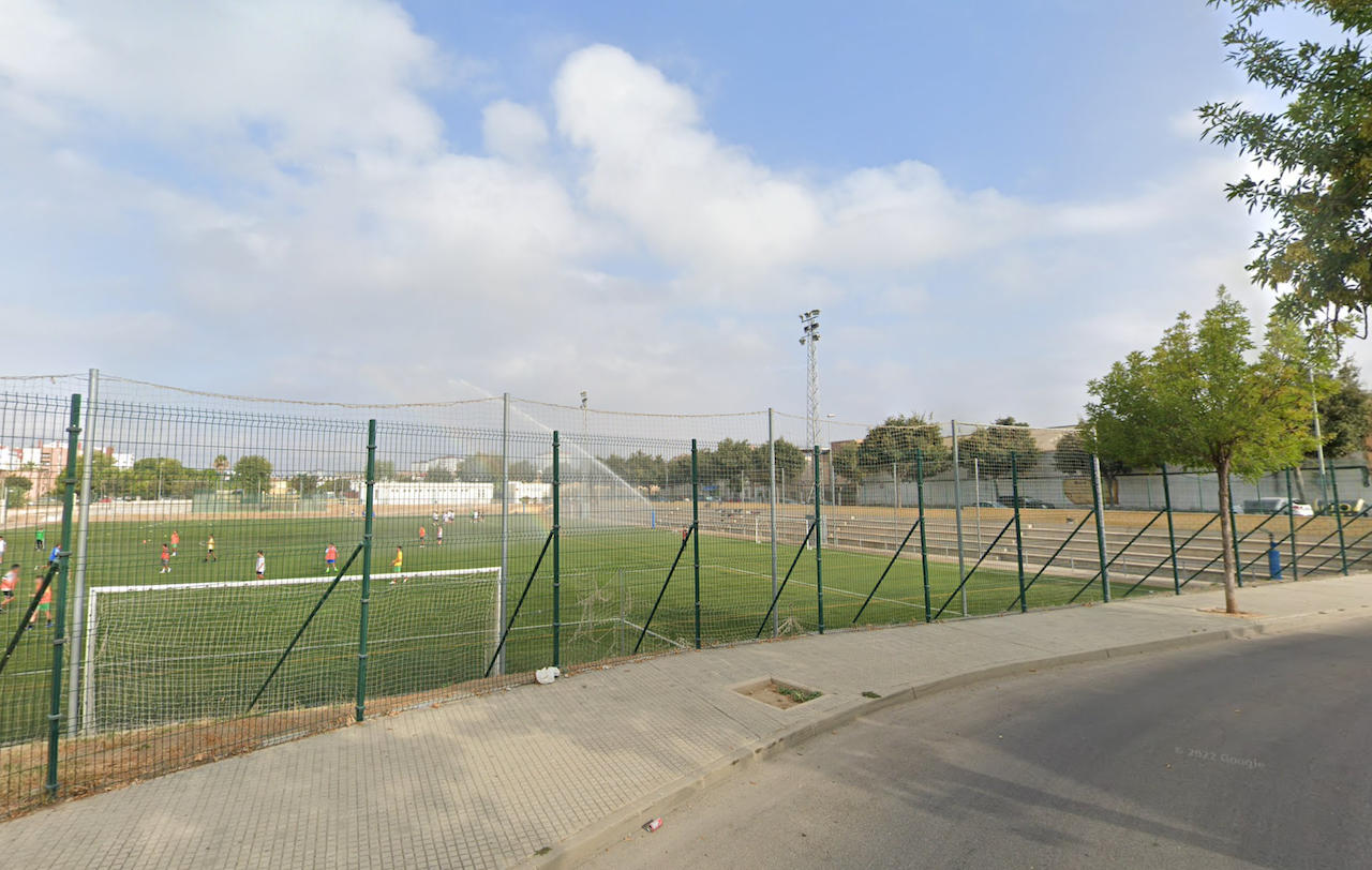 Herida una mujer tras precipitarse desde las gradas del campo de fútbol de La Canaleja en Jerez