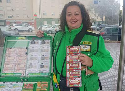 La vendedora de la ONCE Toñi García vuelve a dar otro Sueldazo de la ONCE de 2.000 euros al mes durante 10 años en Jerez