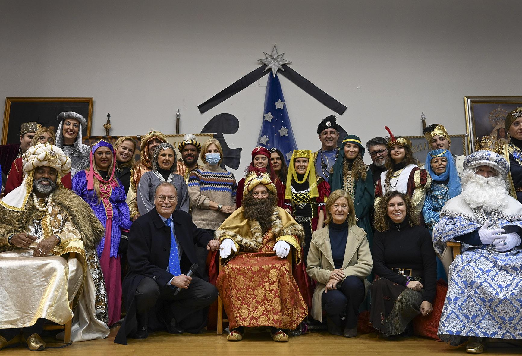 Visita de los Reyes Magos al Centro de Acogida San José de Jerez