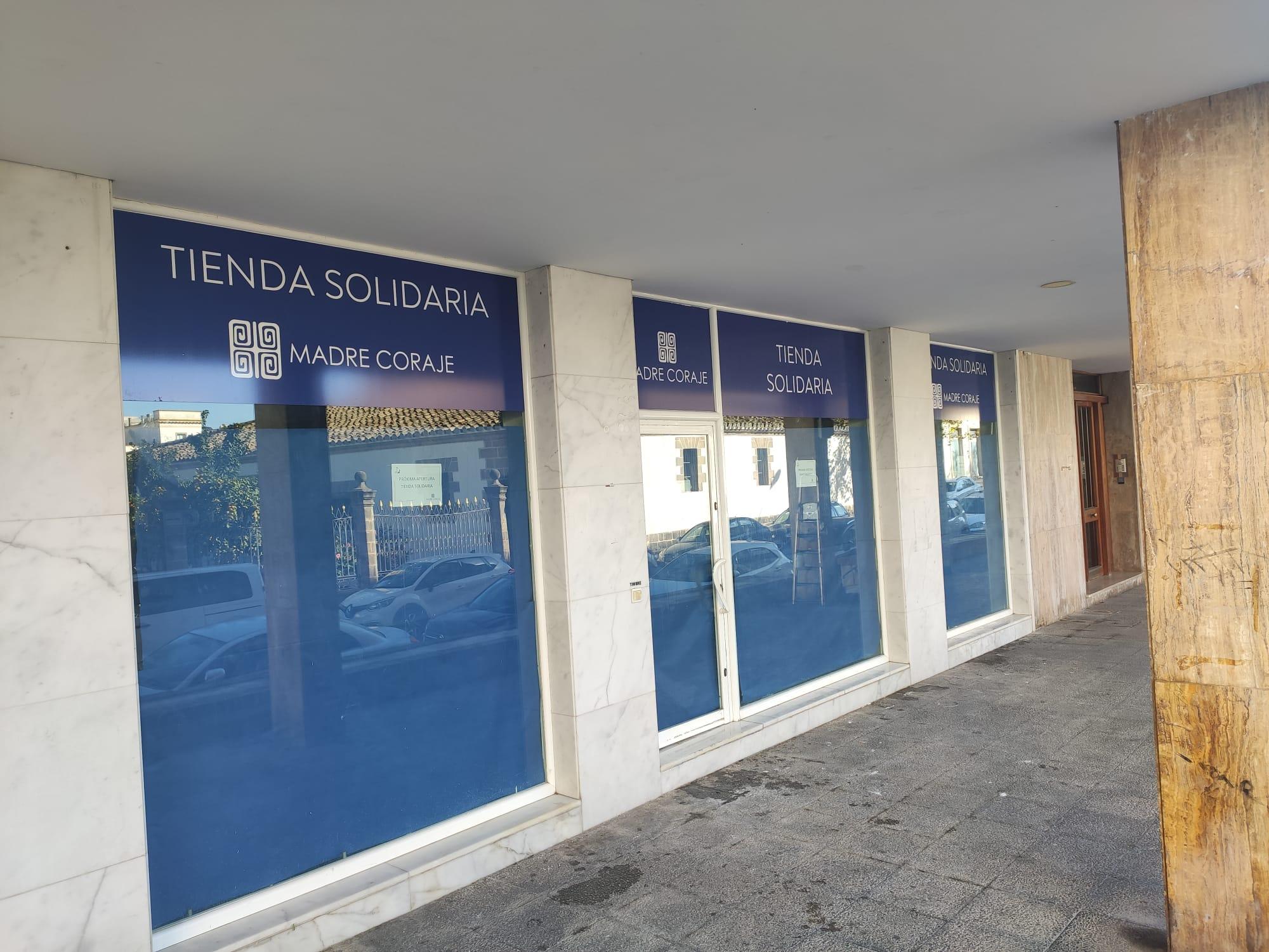 Madre Coraje abre una nueva tienda solidaria de artículos con una segunda vida en Jerez