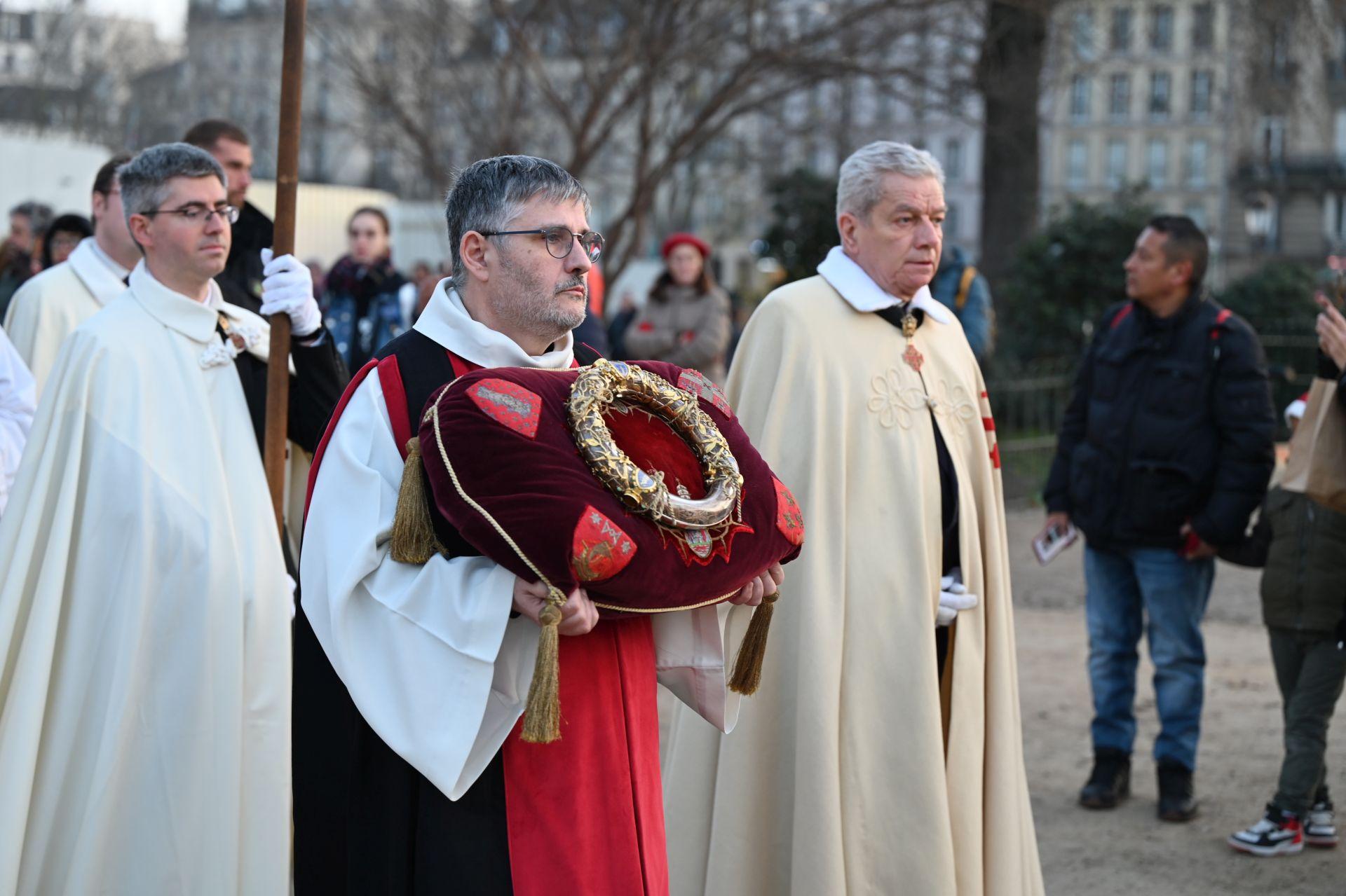 La Corona de Espinas vuelve a la Catedral de Notre Dame