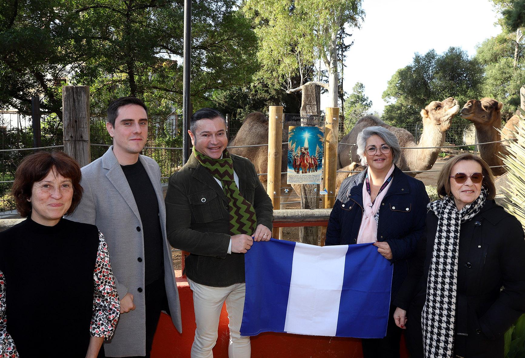 El Emisario Real Asad ya cuida de los camellos de los Reyes Magos en el Zoo de Jerez