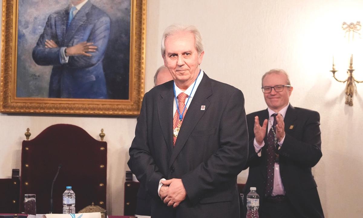 Domingo Martínez González ingresa como académico correspondiente de la Academia San Dionisio