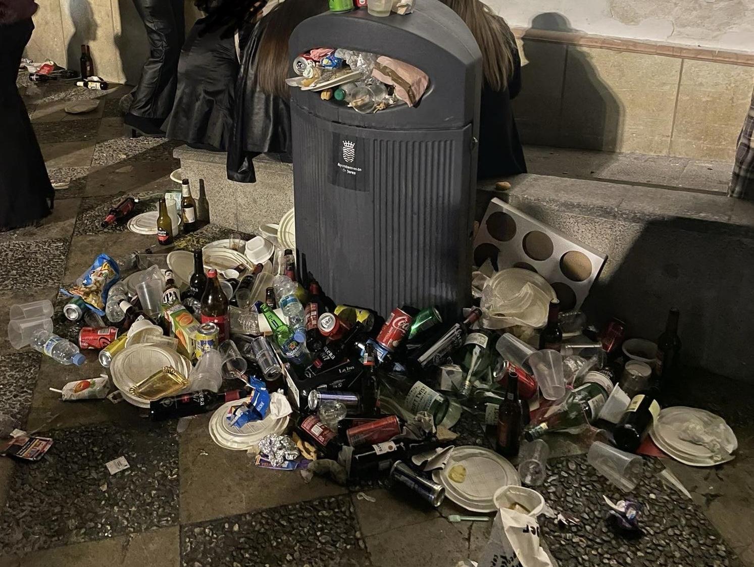 Recogidos en Jerez 691.780 kilos de basura durante el segundo fin de semana de zambombas