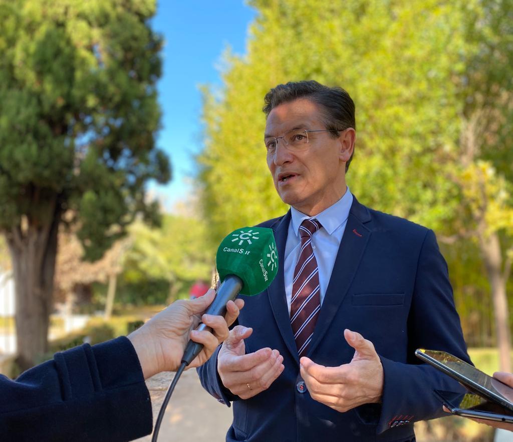 Luis Salvador, alcalde de Granada: “Mamen Sánchez falta el respeto a la capitalidad europea”