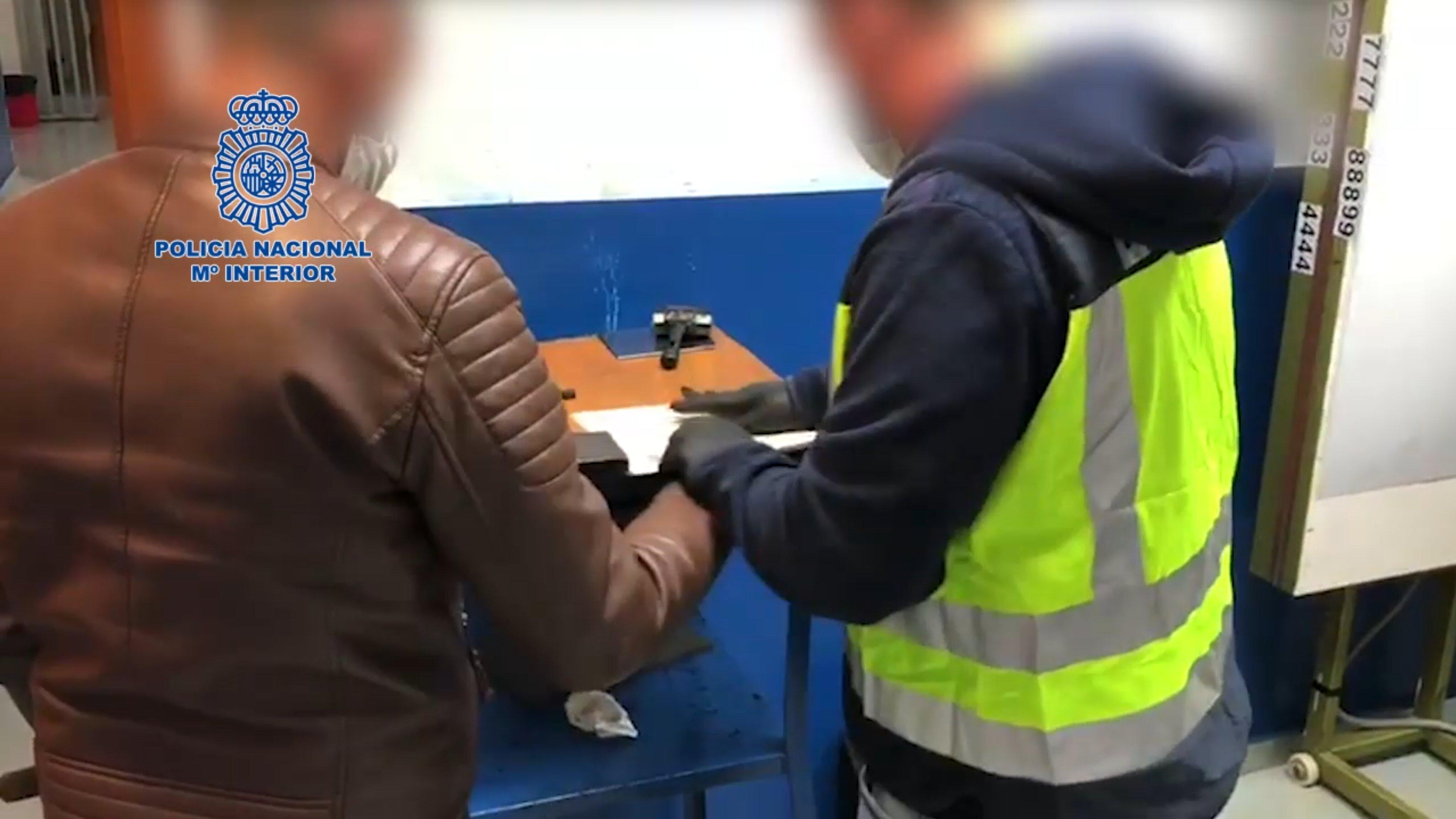 Desarticulada en las provincias de Cádiz y Málaga una banda por falsear documentos para inmigrantes ilegales